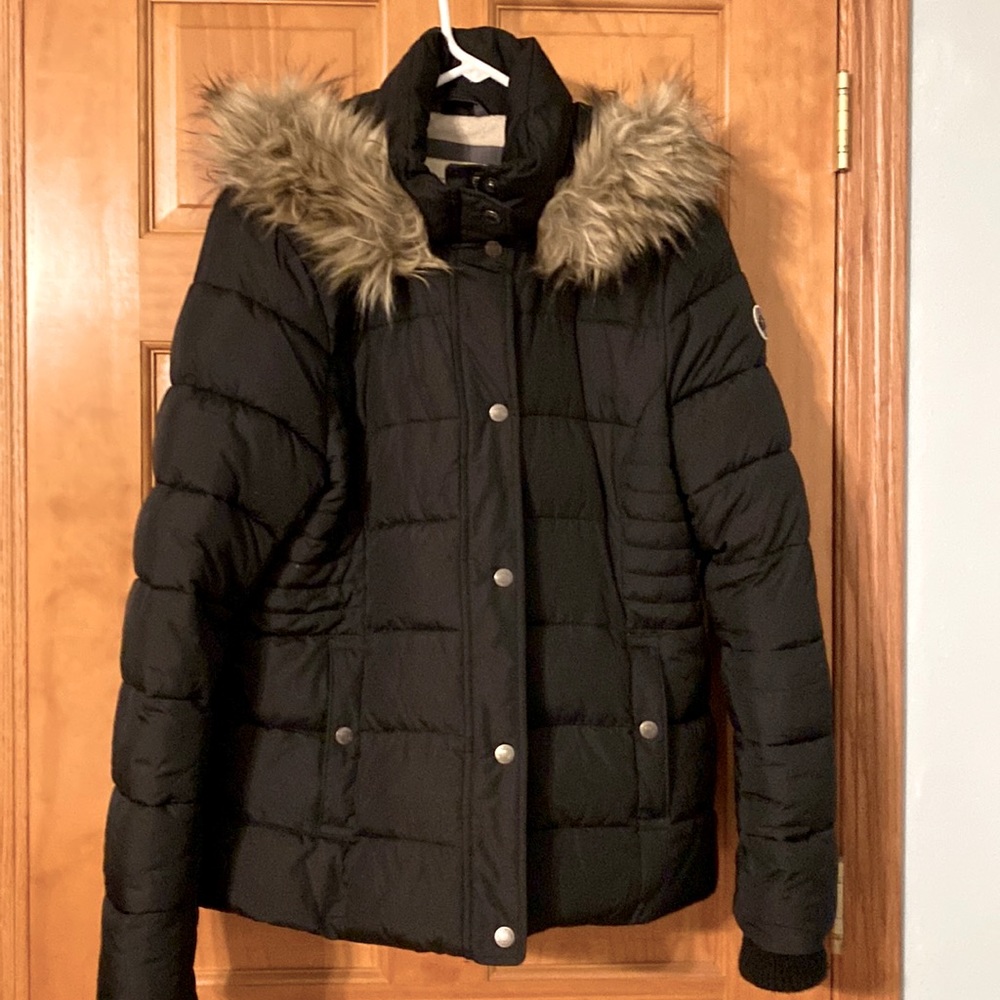 Jacket with hood. Detachable fur trim.
